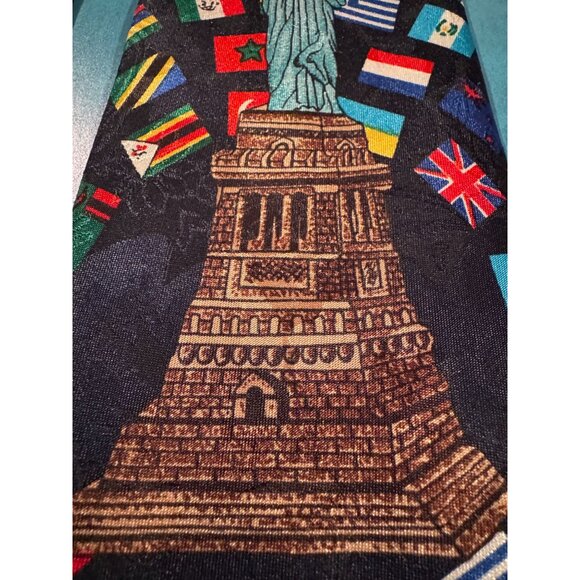 Renaissance Handmade Tie – Statue of Liberty & World Flags – 100% Polyester - Picture 8 of 9